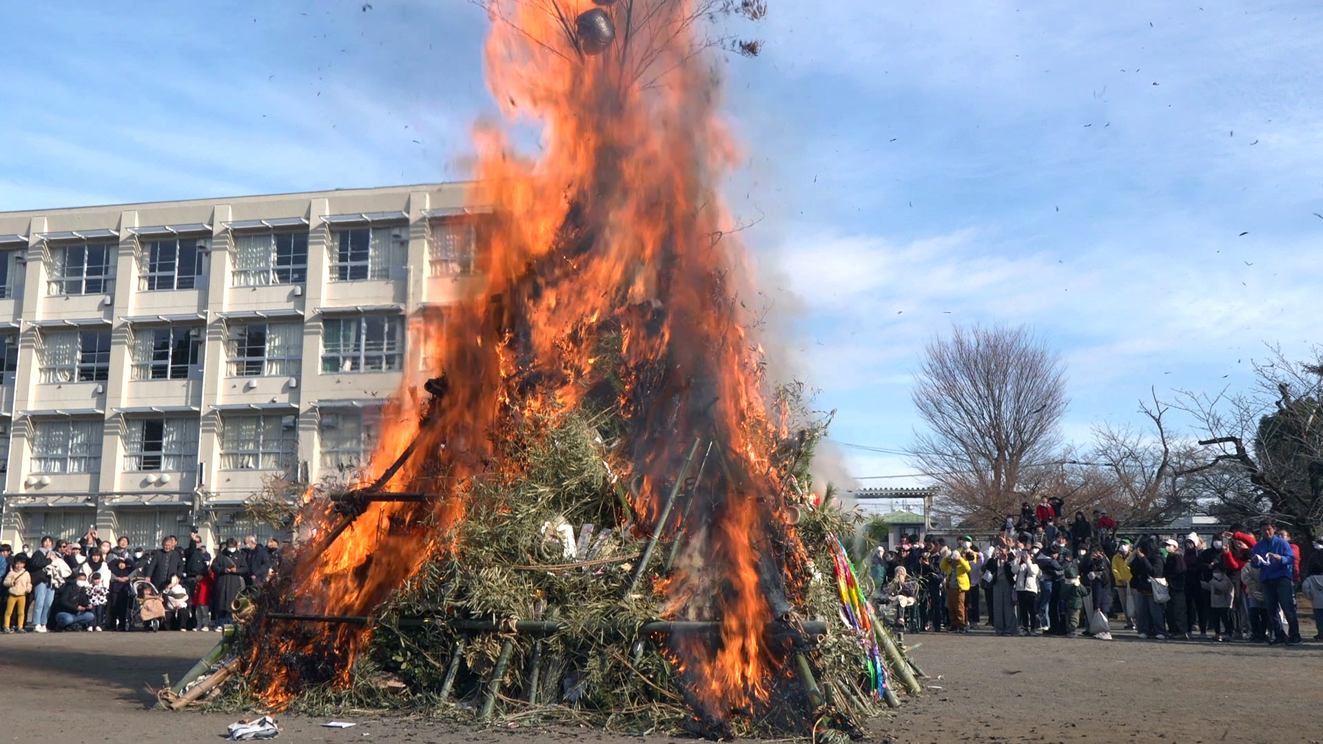 東寺方地区委員会「どんど焼き」
